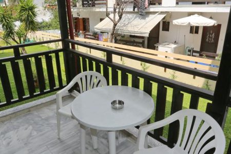 Pella House Studios & Apartments